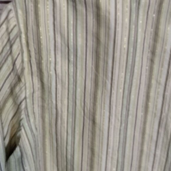 "First Issue" ( a liz Claiborne company) woman's shirt - Picture 5 of 10